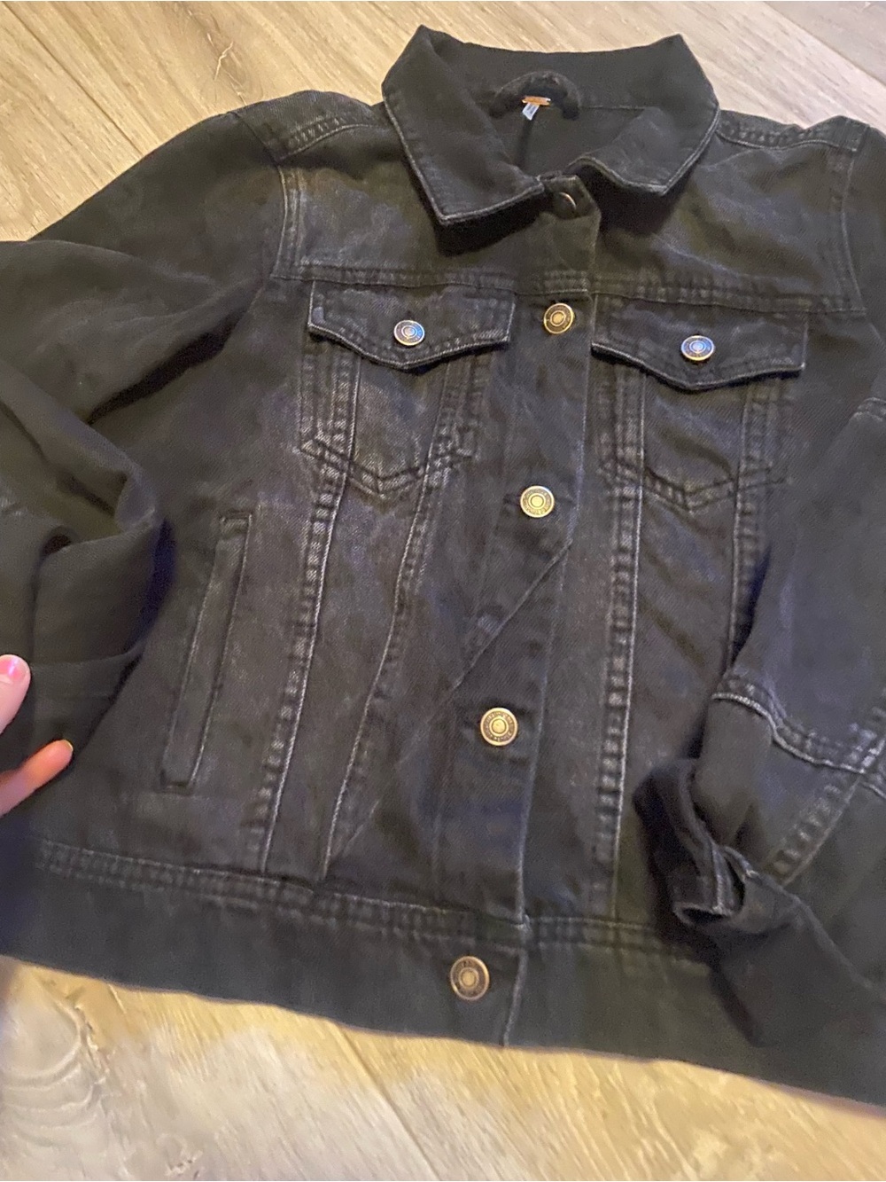 Free People Women's Black Denim Jacket Relaxed Fit Button Front Collared Pockets - Picture 2 of 6